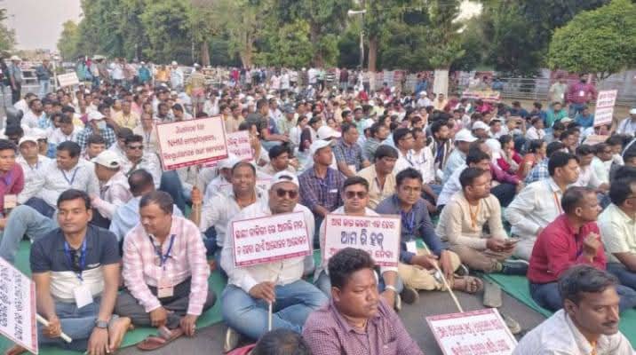 କନ୍ଧମାଳ ଜାତୀୟ ସ୍ୱାସ୍ଥ୍ୟ ମିଶନ କର୍ମଚାରୀଙ୍କ ସମସ୍ୟା ସମାଧାନ ଦିଗରେ ପଦକ୍ଷେପ ଗ୍ରହଣ କରିବାକୁ ଧାରଣା