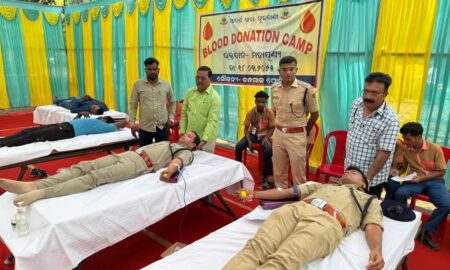 ଜିଲ୍ଲା ପୋଲିସ ପକ୍ଷରୁ ଫୁଲବାଣୀ ଆଦର୍ଶ ଥାନାରେ ରକ୍ତଦାନ ଶିବିର: ୧୨୬ ୟୁନିଟ୍ ରକ୍ତ ସଂଗ୍ରୃହିତ