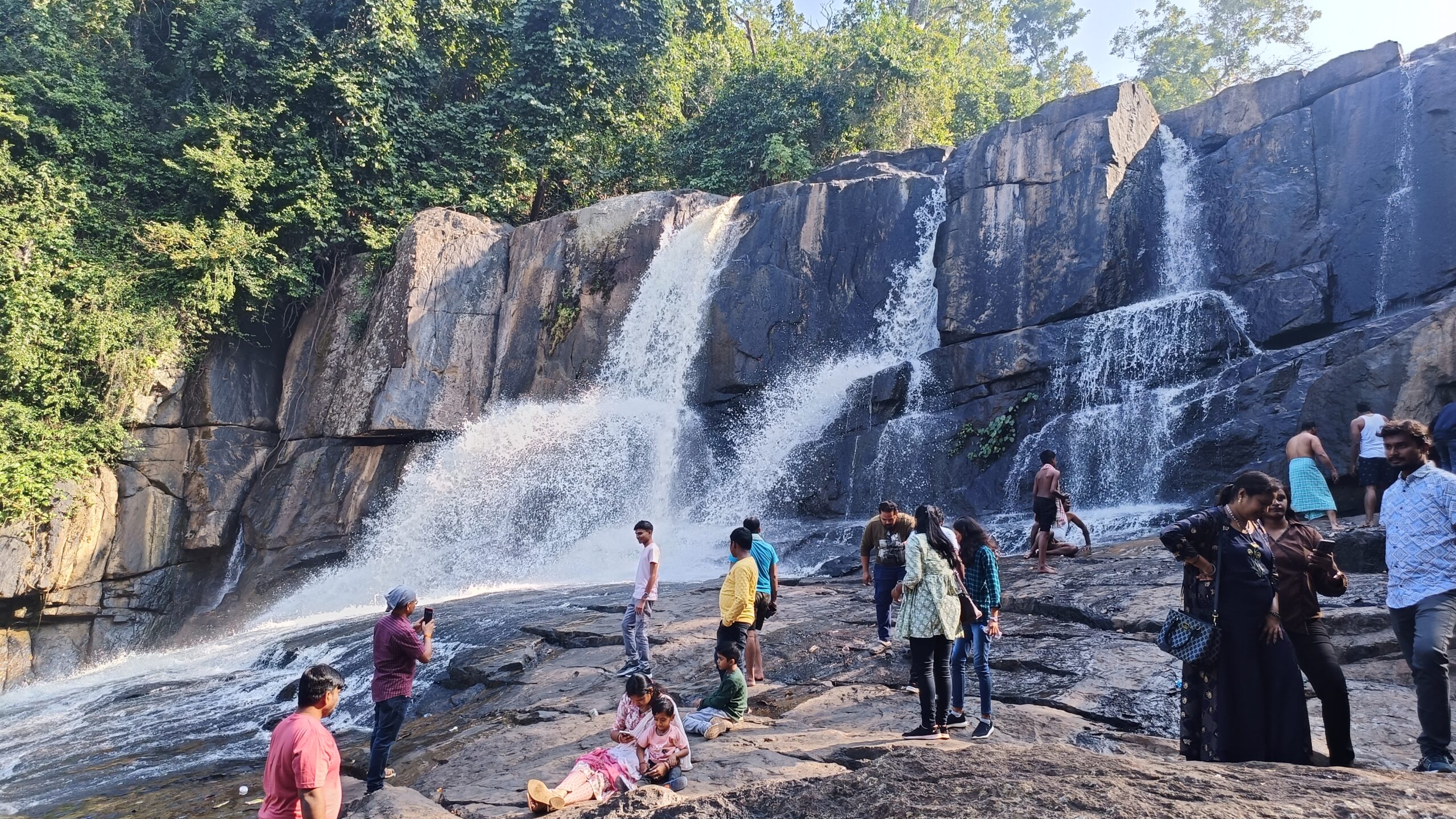 ପ୍ରାକୃତିକ ସୋନ୍ଦର୍ଯ୍ୟ ରେ ଭରପୂର୍ ଲୁଦୁ ଜଳ ପ୍ରପାତ