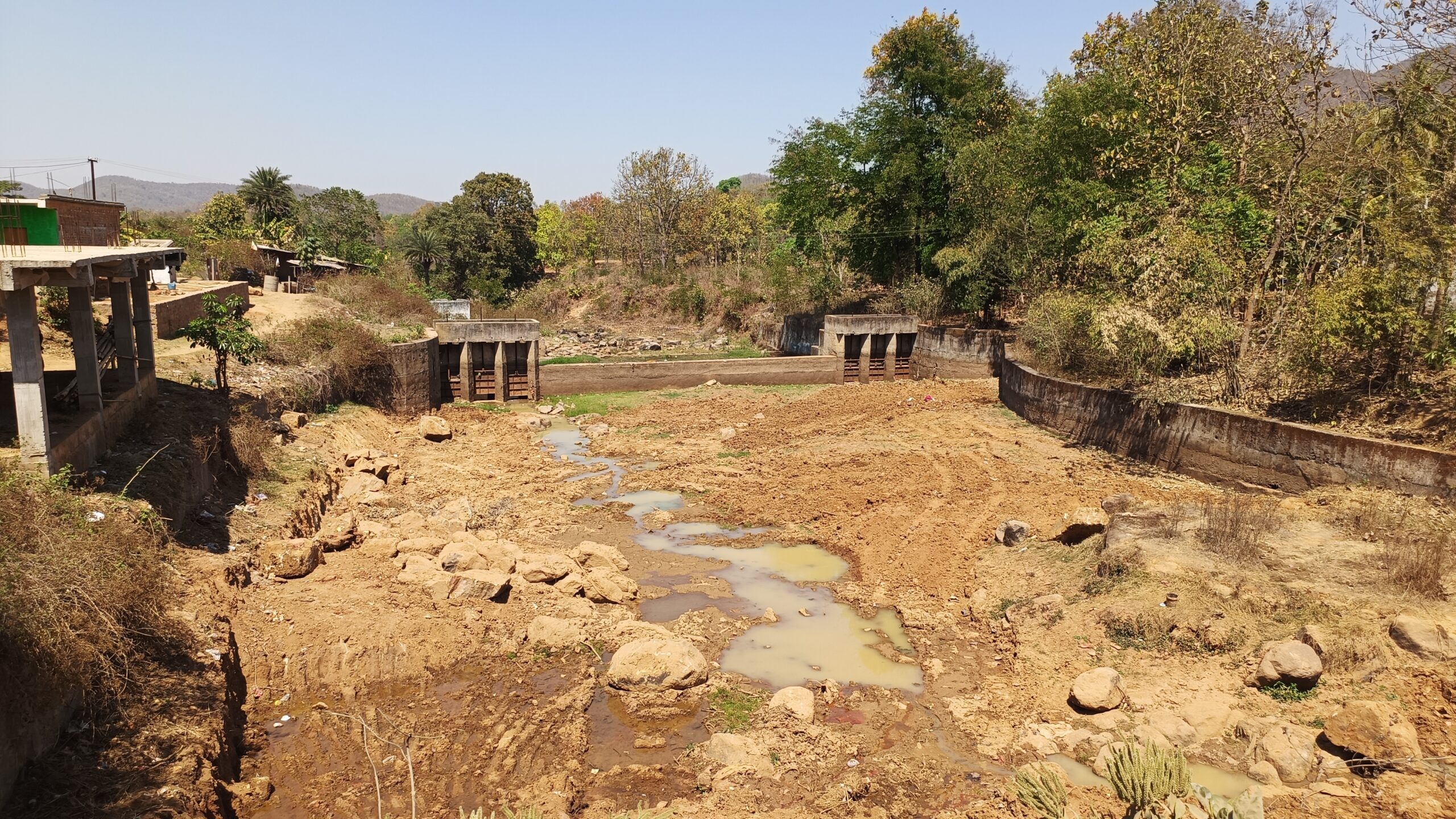 ରାଇକିଆ ରେ ଜଳ ସମସ୍ୟା, ବର୍ଷା କୁ ଅପେକ୍ଷା: ଦିନେ ଛାଡ଼ି ଦିନେ ହେଉଛି ପାନୀୟ ଜଳ ଯୋଗାଣ