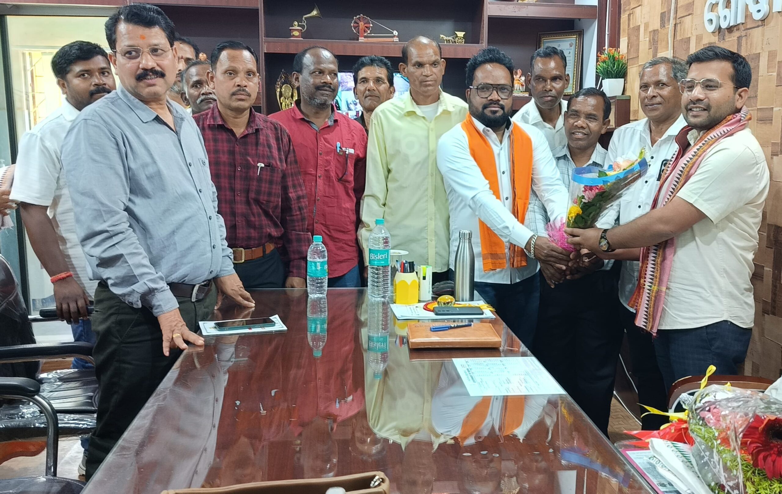 ଭାଜପା ତରଫରୁ ନୂତନ ବିଡ଼ିଓ ଙ୍କୁ ସ୍ଵାଗତ ସମ୍ବର୍ଧନା