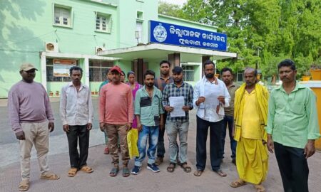 ସୁବର୍ଣ୍ଣଗିରି ଉନ୍ନୀତ ଉଚ୍ଚ ବିଦ୍ୟାଳୟ : ପ୍ରଧାନ ଶିକ୍ଷୟିତ୍ରୀଙ୍କ ବିରୁଦ୍ଧରେ ଅଭିଯୋଗ ଆଣିଲେ ଅଭିଭାବକ