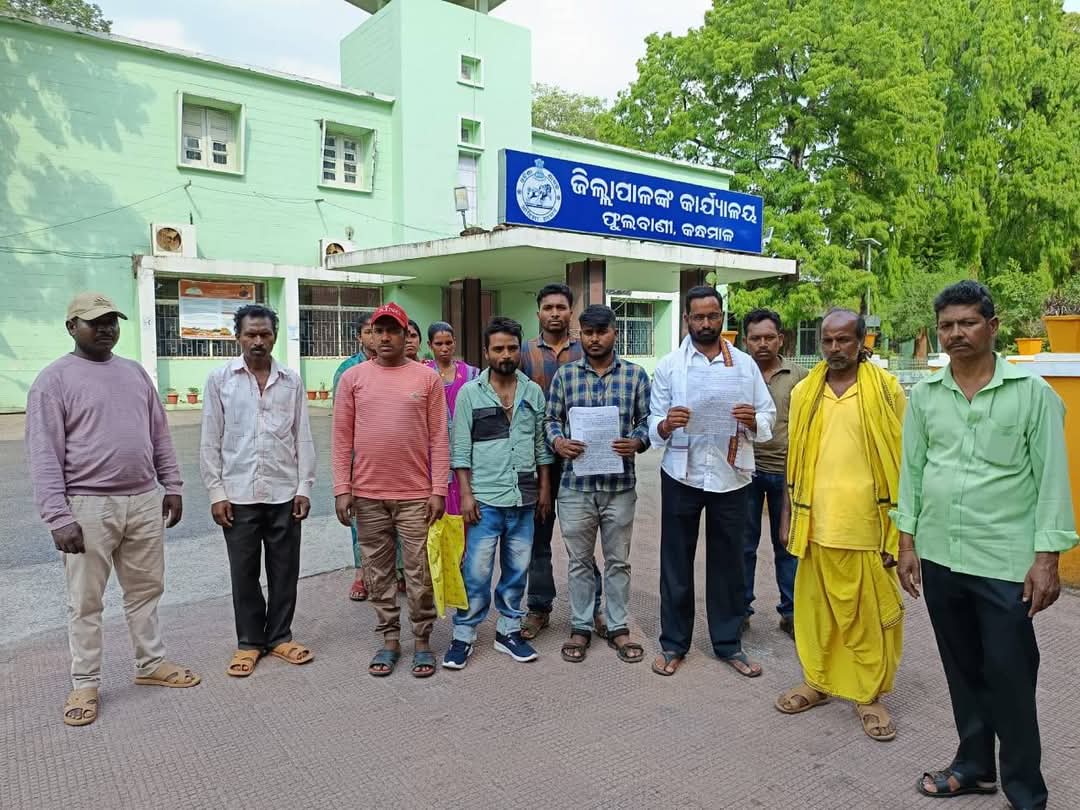 ସୁବର୍ଣ୍ଣଗିରି ଉନ୍ନୀତ ଉଚ୍ଚ ବିଦ୍ୟାଳୟ : ପ୍ରଧାନ ଶିକ୍ଷୟିତ୍ରୀଙ୍କ ବିରୁଦ୍ଧରେ ଅଭିଯୋଗ ଆଣିଲେ ଅଭିଭାବକ