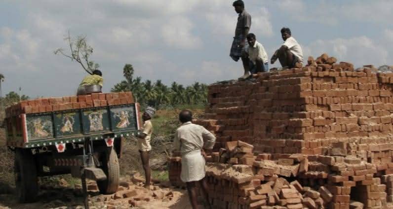 ଜଳୁଛି ଇଟାଭାଟି ବଢୁଛି ତାତି: ପ୍ରଶାସନର କଟକଣା ନାହିଁ