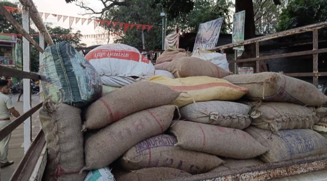 ବେଆଇନ ମହୁଲ ଗୋଦାମରେ ଅବକାରୀ ଚଢ଼ାଉ : ଲକ୍ଷାଧିକ ଟଙ୍କାର ମହୁଲ ଜବତ