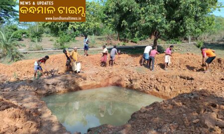ଜଳକଷ୍ଟ ଅସହ୍ୟ ହେବାରୁ ଚାନ୍ଦା ଆଦାୟ କରି କୂଅ ଖୋଲିଲେ ସାହି ବାସିନ୍ଦା