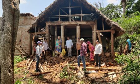 ହାତୀ ଉପଦ୍ରବ: କ୍ଷତିଗ୍ରସ୍ତ ପରିବାର ଙ୍କୁ ଭେଟିଲା ବ୍ଲକ୍ ପ୍ରଶାସନ